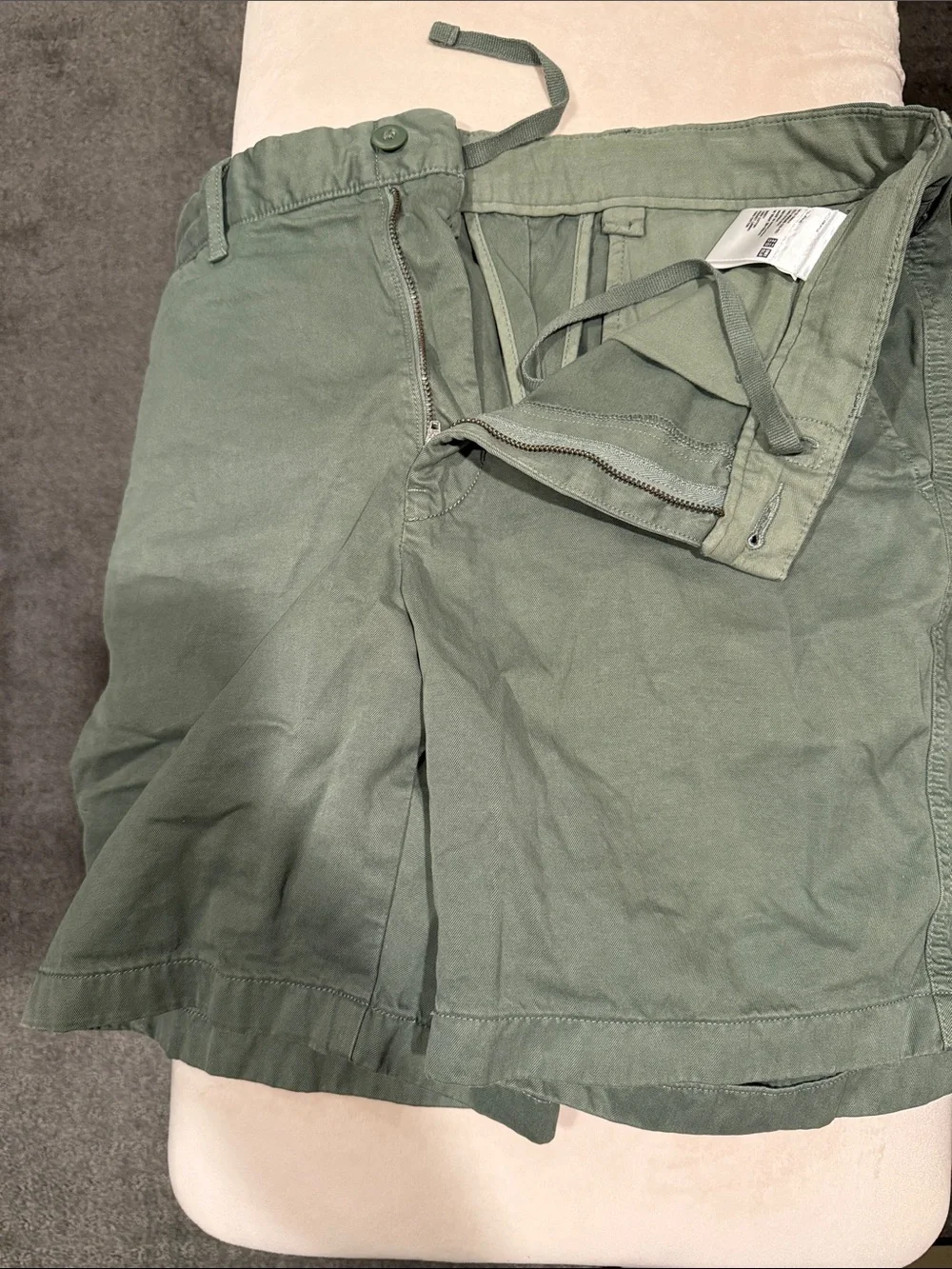 Uniqlo Men's Olive Green Cotton Flat-Front Shorts